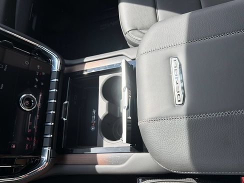 New 2026 GMC Yukon Denali w/ Denali Reserve Package AWD/4WD image 29