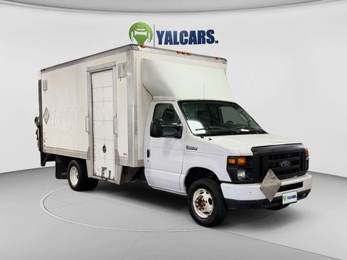 Used 2017 Ford E-350 and Econoline 350 Super Duty w/ Power Windows & Locks Group RWD image 7