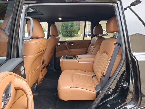 Used 2024 INFINITI QX80 Sensory image 11