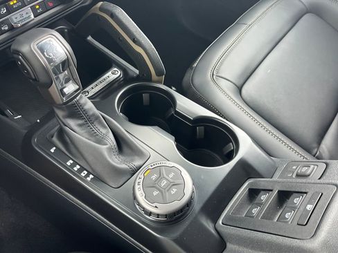 New 2025 Ford Bronco Badlands image 14