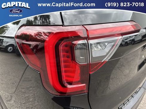 Used 2022 GMC Acadia SLE w/ Driver Convenience Package FWD image 15