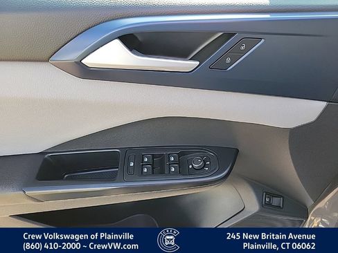 Certified 2023 Volkswagen Taos SE w/ Panoramic Sunroof Package AWD/4WD image 39