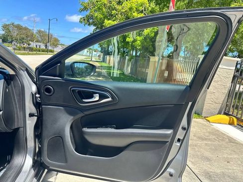 Used 2015 Chrysler 200 Limited FWD image 29