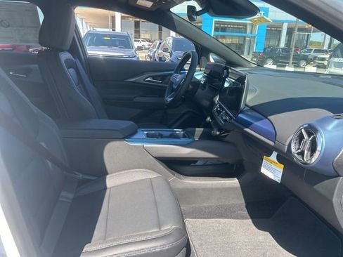 New 2026 Chevrolet Equinox EV LT image 32