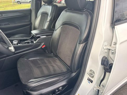 Used 2023 Jeep Grand Cherokee L Laredo image 28