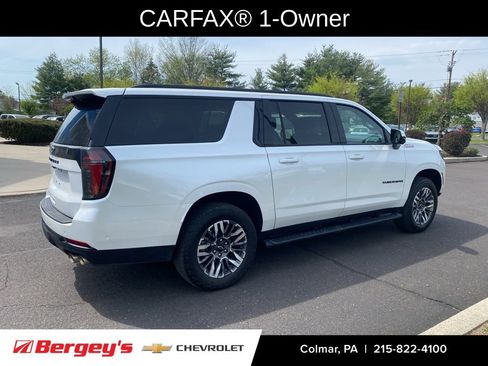Used 2025 Chevrolet Suburban Z71 image 3