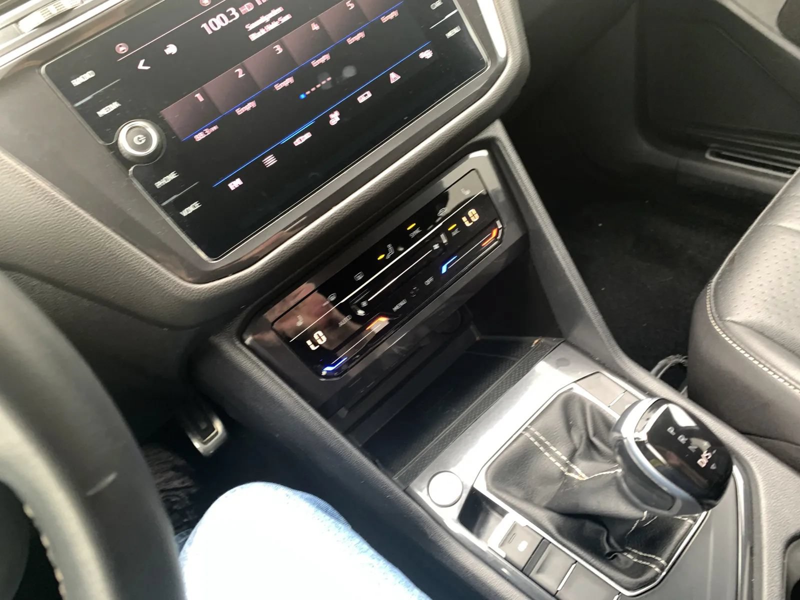 Used 2023 Volkswagen Tiguan SE R-Line FWD image 18