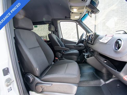 Used 2025 Mercedes-Benz Sprinter 2500 image 19