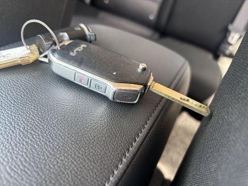 Used 2025 Kia Soul LX w/ LX Technology Package FWD image 21