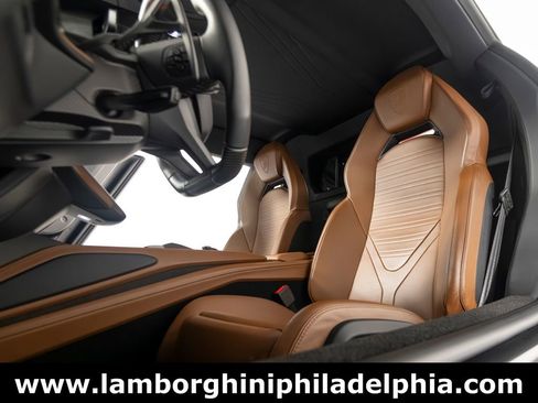 Used 2024 Lamborghini Revuelto AWD/4WD image 10