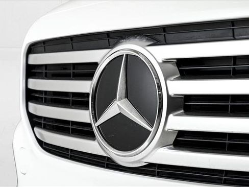 New 2025 Mercedes-Benz GLB 250 4MATIC image 3