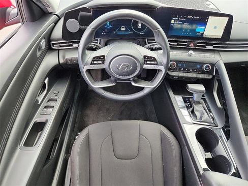 Used 2023 Hyundai Elantra SEL w/ Convenience Package image 11