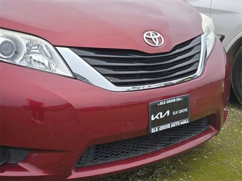 Used 2011 Toyota Sienna LE image 5