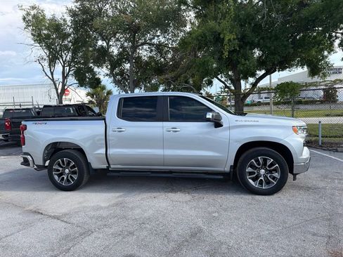 Used 2022 Chevrolet Silverado 1500 LT AWD/4WD image 4