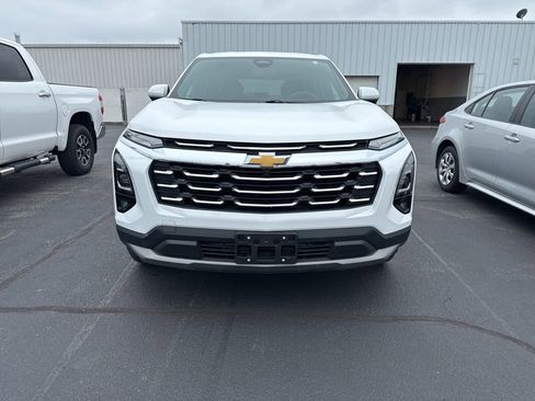 Used 2026 Chevrolet Equinox LT w/ Convenience Package II AWD/4WD image 2