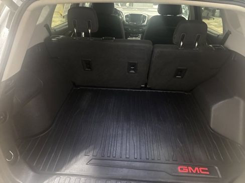Used 2019 GMC Terrain SLE w/ Driver Convenience Package image 4