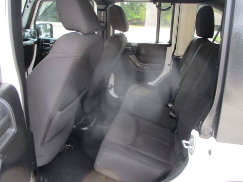 Used 2015 Jeep Wrangler Unlimited Sport w/ Quick Order Package 24S AWD/4WD image 15