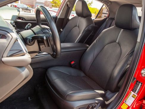 Used 2020 Toyota Camry XSE image 13