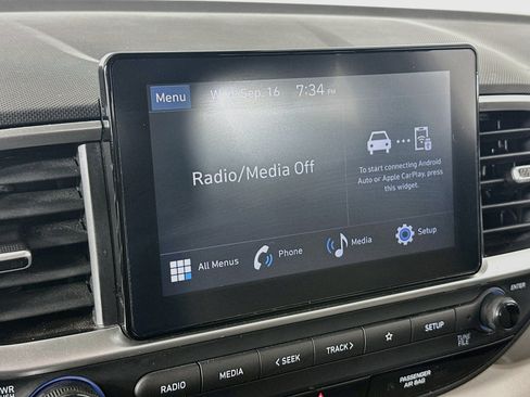 Used 2025 Hyundai Venue SEL FWD image 21
