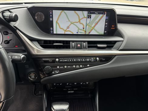 Used 2019 Lexus ES 350 Ultra Luxury w/ Accessory Package 2 image 17