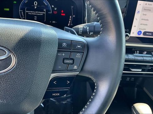 Used 2025 Toyota Camry SE image 19