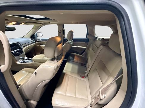 Used 2017 Jeep Grand Cherokee Limited image 23