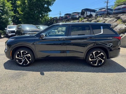 Used 2024 Mitsubishi Outlander SE AWD/4WD image 2