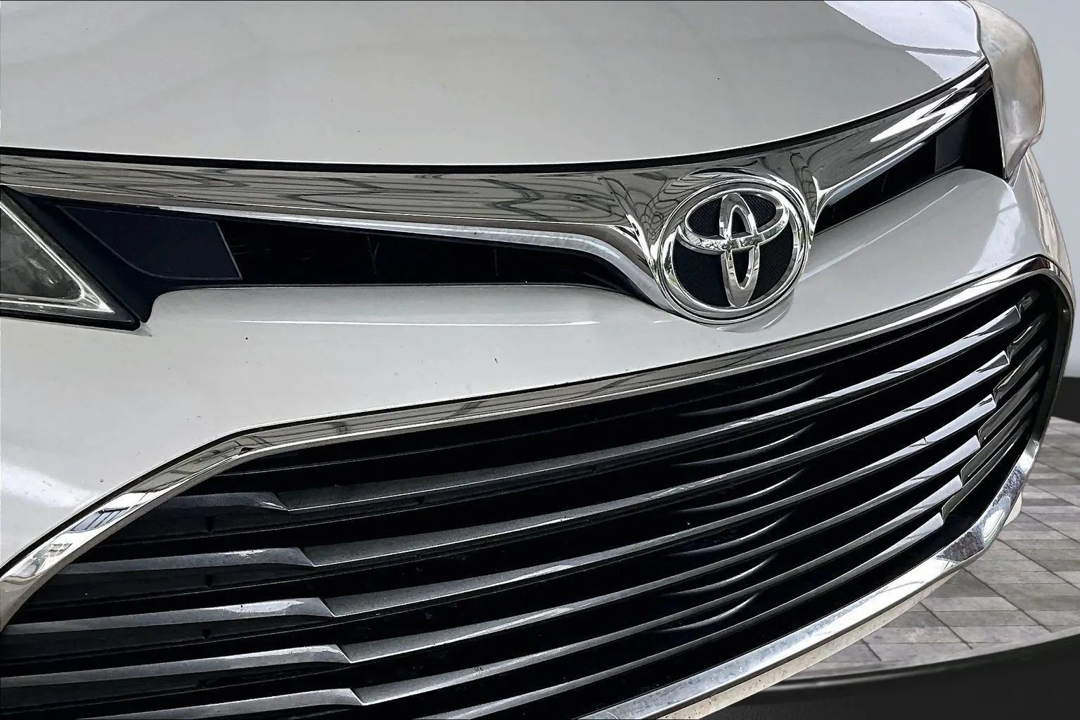 Used 2016 Toyota Avalon XLE Plus FWD image 30