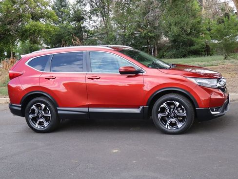 Used 2017 Honda CR-V Touring image 2