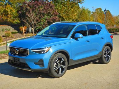 Used 2025 Volvo XC40 B5 Core