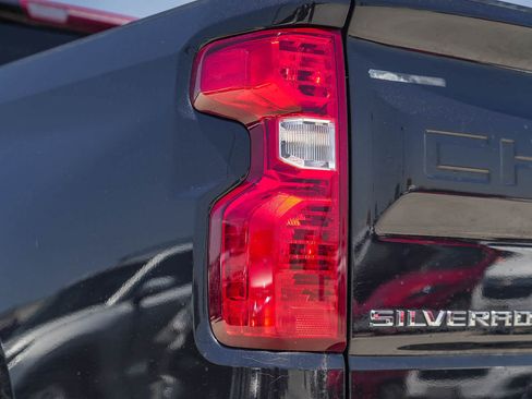 Used 2022 Chevrolet Silverado 1500 LT AWD/4WD image 10