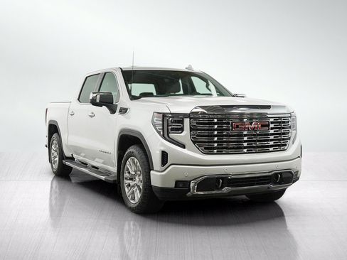 Used 2025 GMC Sierra 1500 Denali w/ Technology Package AWD/4WD image 7