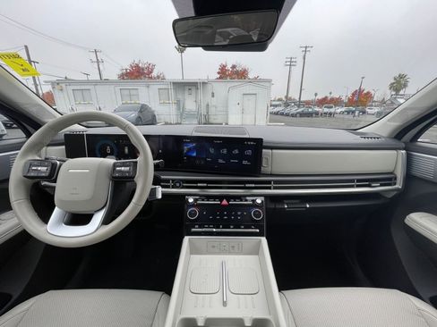 Used 2025 Hyundai Santa Fe SEL image 36