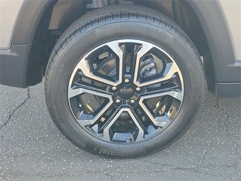 Certified 2022 Jeep Compass Limited image 6