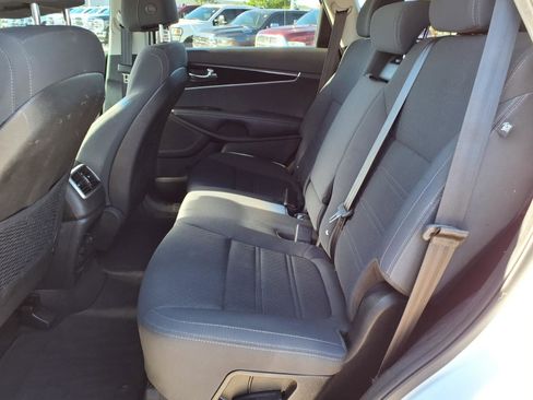 Used 2017 Kia Sorento AWD image 17