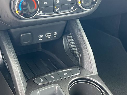 Used 2023 Chevrolet TrailBlazer LT FWD image 24