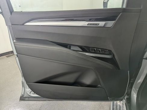 Used 2025 Cadillac Escalade Sport image 9