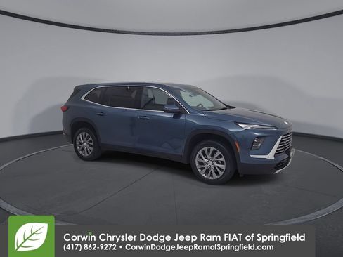 Used 2025 Buick Enclave Preferred AWD/4WD image 2