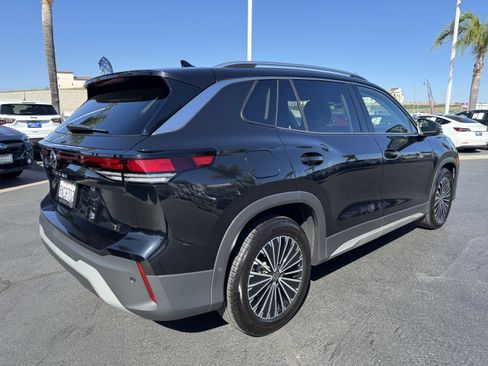 Used 2026 Volkswagen Tiguan S FWD image 9