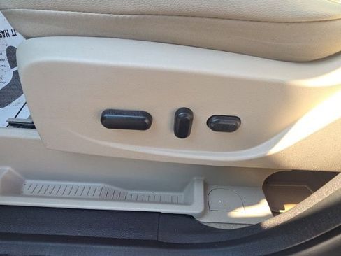 Used 2013 Ford C-MAX SEL image 27