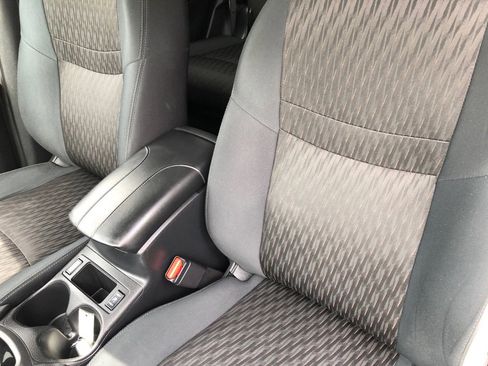 Used 2019 Nissan Rogue SV AWD/4WD image 19