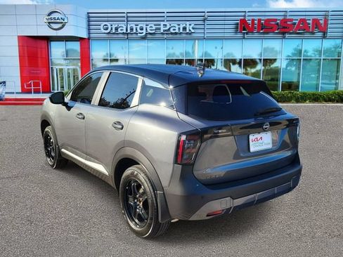 Used 2025 Nissan Kicks SV w/ Charging Package FWD image 3