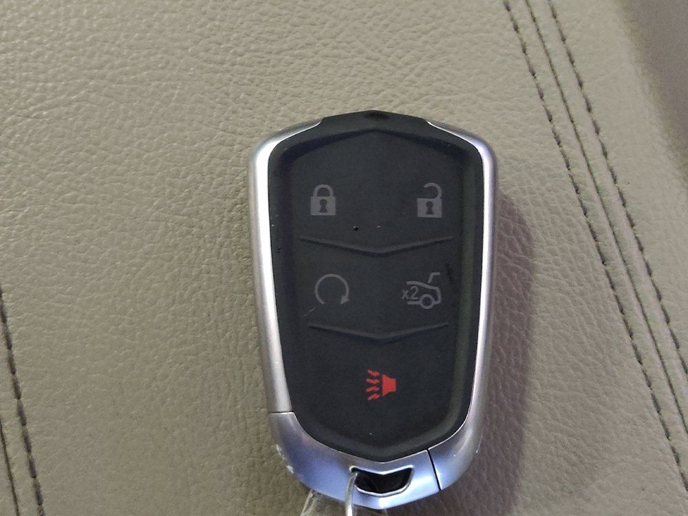 Used 2023 Cadillac XT4 Premium Luxury w/ Technology Package FWD image 32