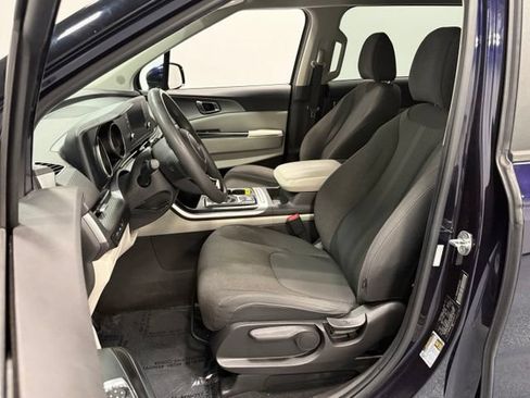 Used 2023 Kia Carnival LX FWD image 10