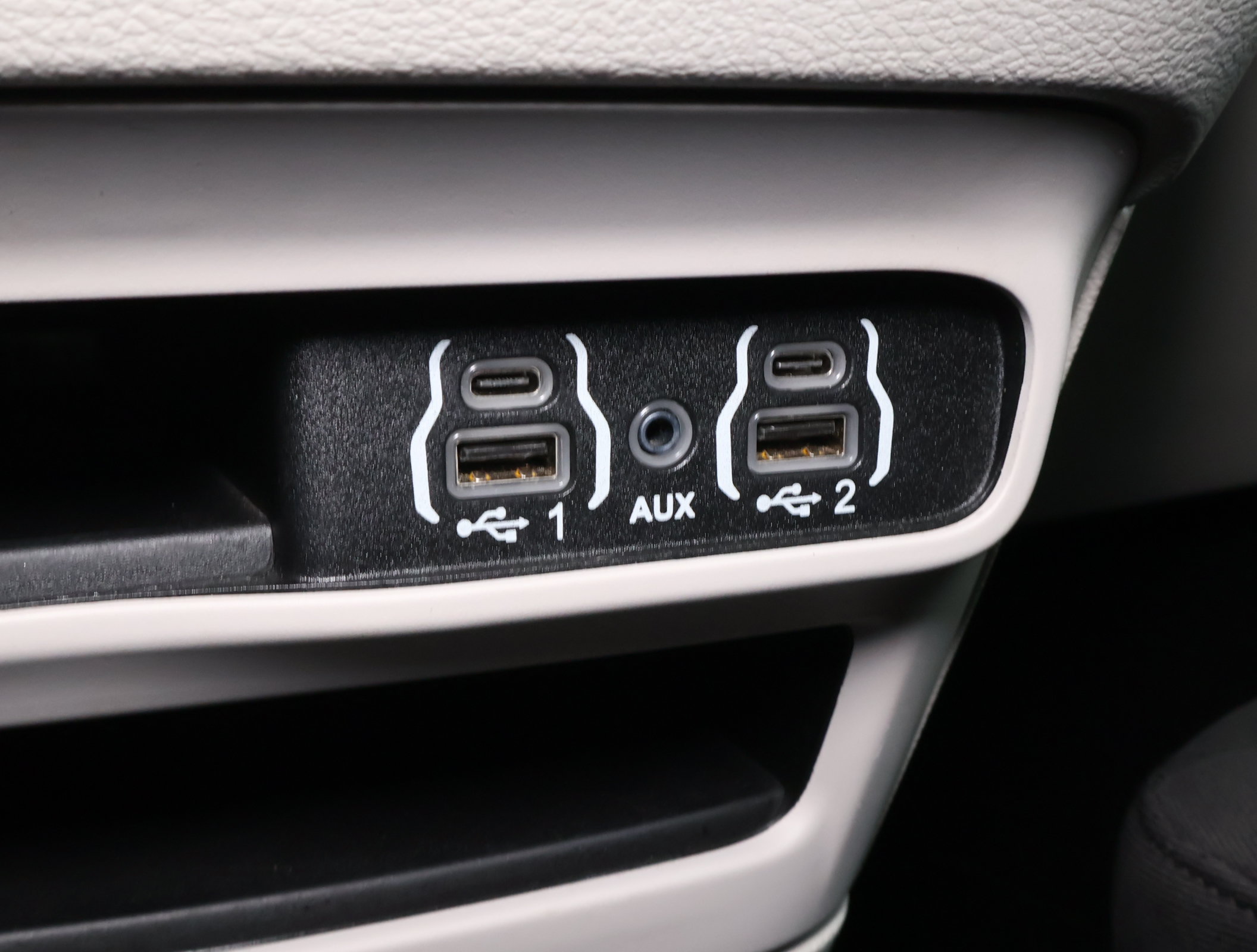 Used 2024 Chrysler Voyager LX FWD image 20