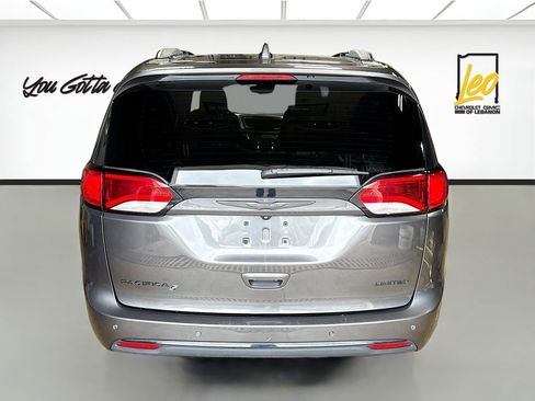 Used 2018 Chrysler Pacifica Limited w/ Advanced Safetytec Group FWD image 6