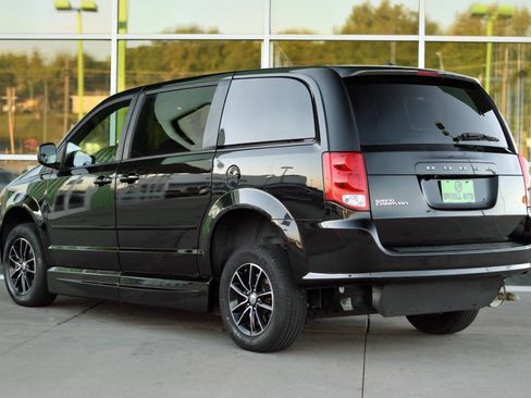 Used 2019 Dodge Grand Caravan SE image 7