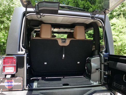 Used 2014 Jeep Wrangler Rubicon w/ Power Convenience Group AWD/4WD image 27