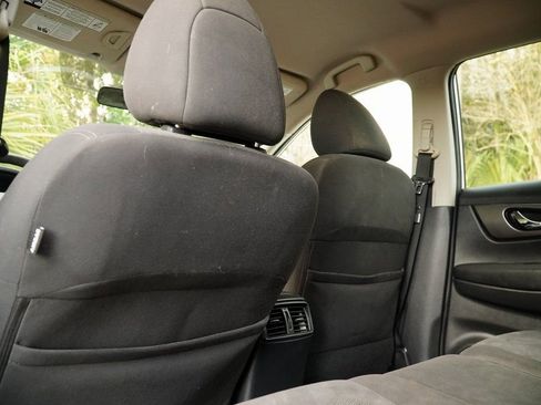 Used 2016 Nissan Rogue SV image 32