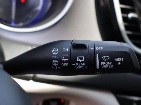 Used 2023 Chrysler Pacifica Touring-L FWD image 40